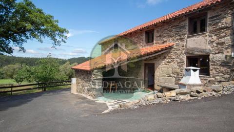 Complejo rural con licencia turística en aldea gallega - hogar, negocio y naturaleza en perfecta armonía ?