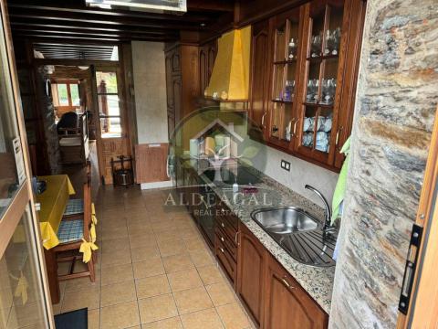 Encantadora casa de piedra restaurada en Pacios (Begonte, Lugo)